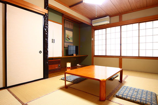 Japanese-style room 7.5 tatami mats